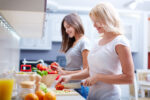 women preparing lunch1